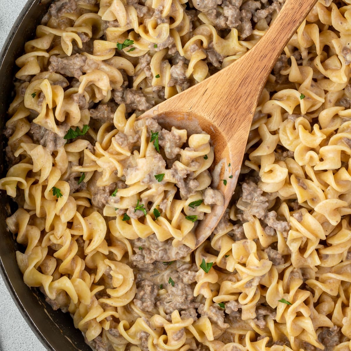 Creamy egg noodles with ground beef and parsley